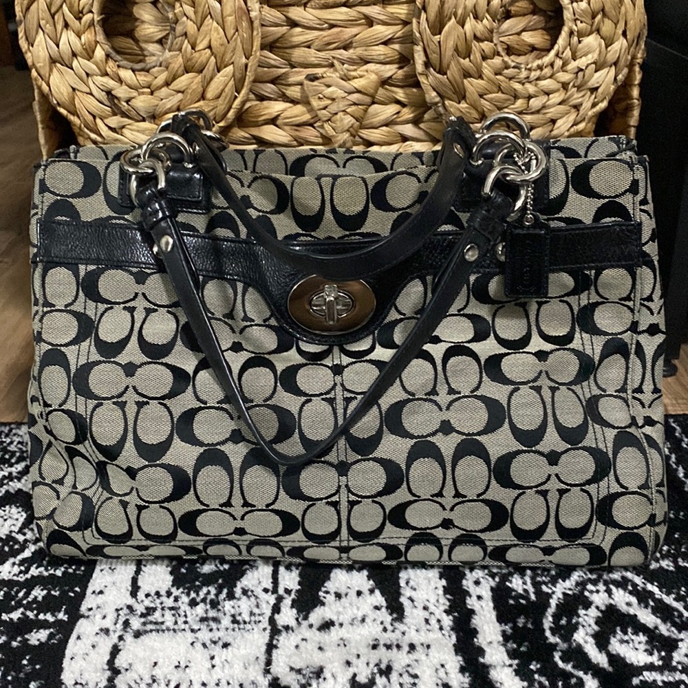 Signature coach shoulder bag